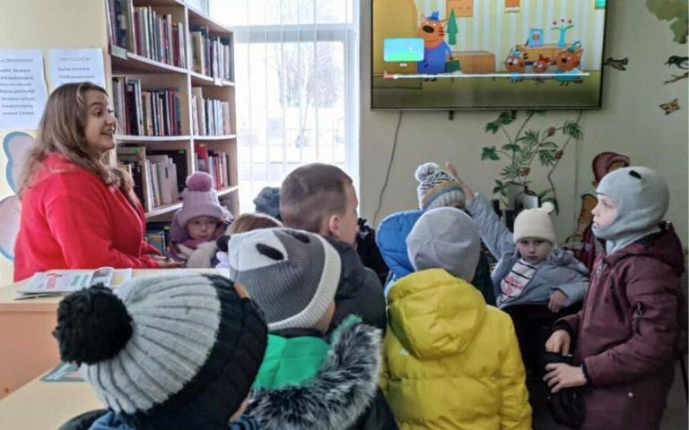 Drugoklasiści z wizytą w bibliotece