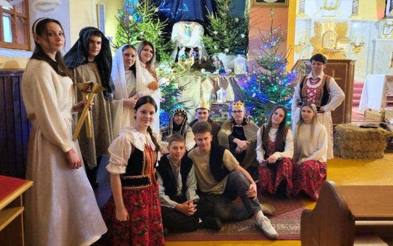 Jasełka wystawione w kościele