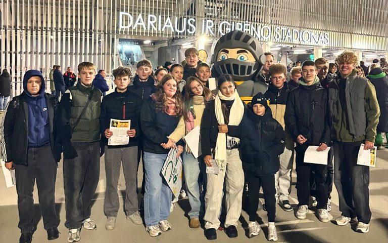 Mūsų gimnazijos mokiniai – FIFA rungtynių žiūrovai