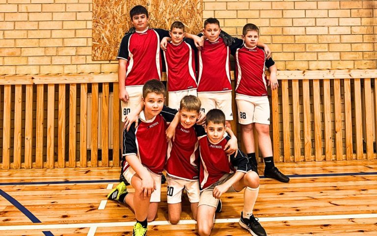 Atkakli gimnazijos futbolo komandos kova