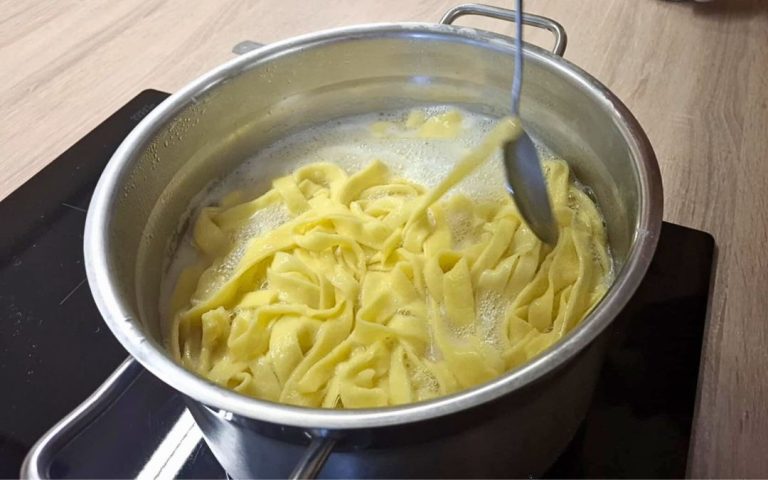 Naminių makaronų gamybos pamoka